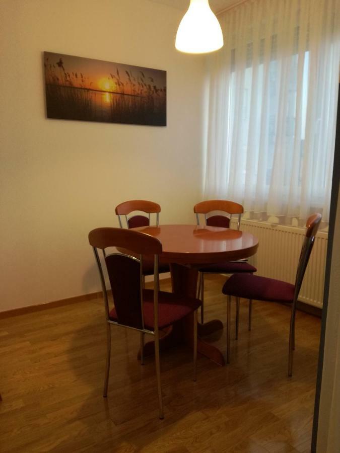 Appartement Apartman Ella à Zagreb Extérieur photo