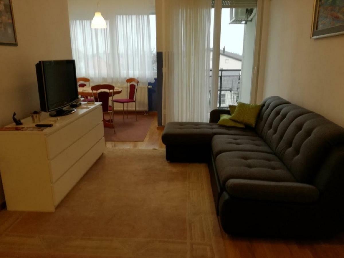 Appartement Apartman Ella à Zagreb Extérieur photo