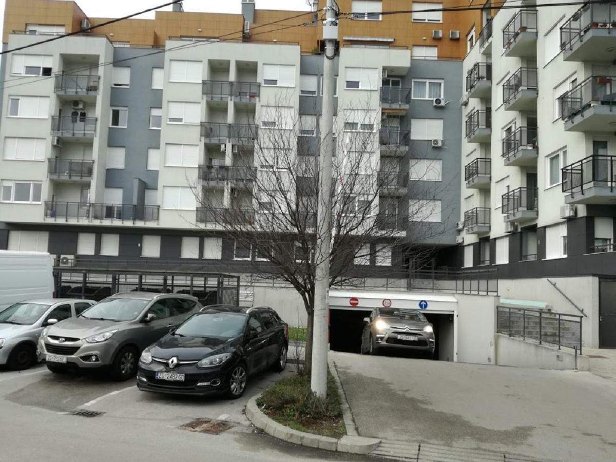 Appartement Apartman Ella à Zagreb Extérieur photo